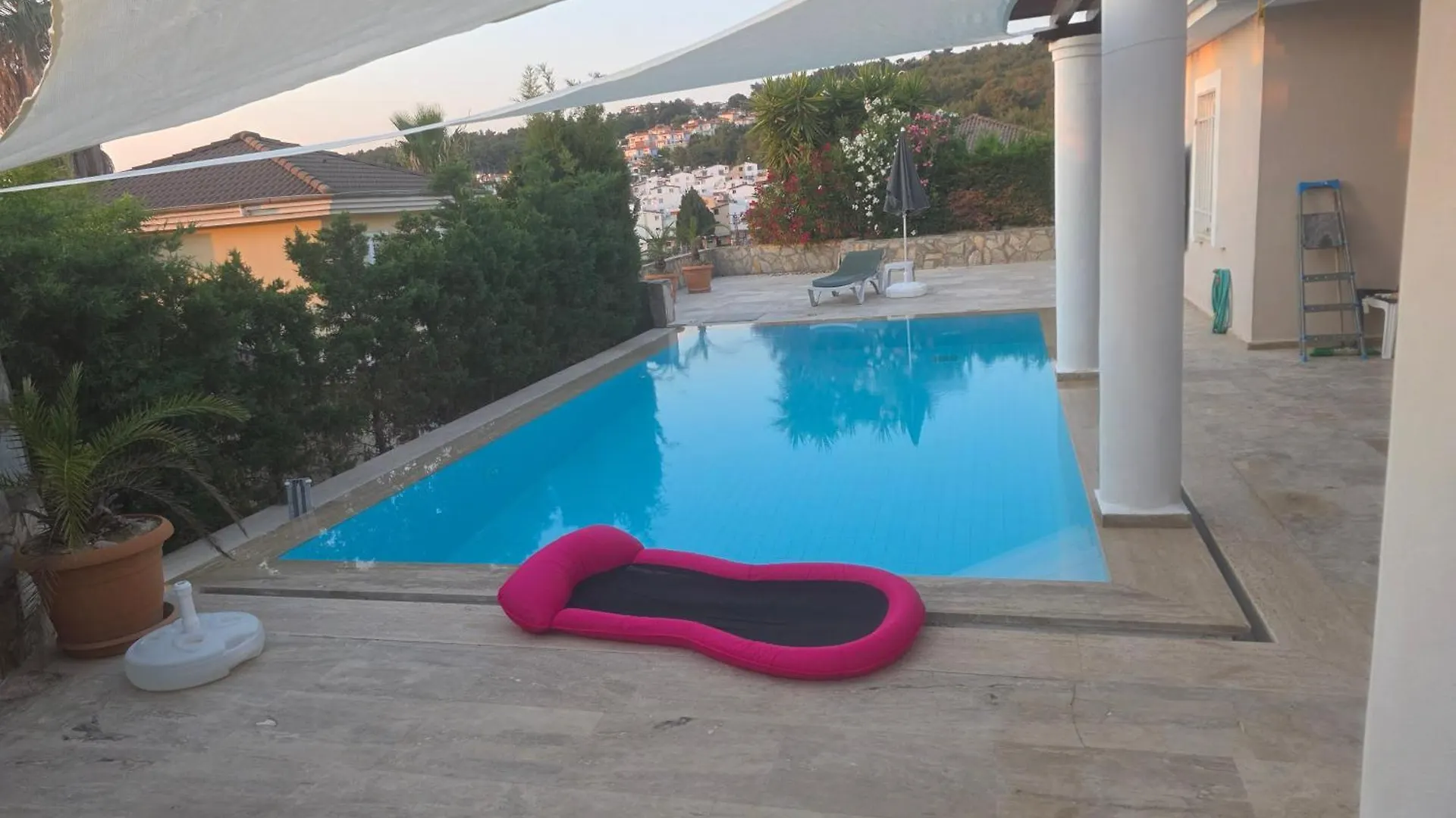 Villa Melli-Ilay Soğucak 0*,